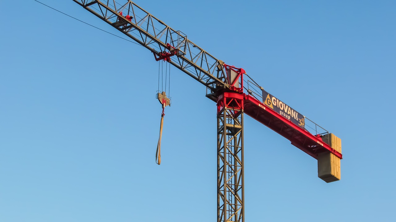 crane lifting construction free photo