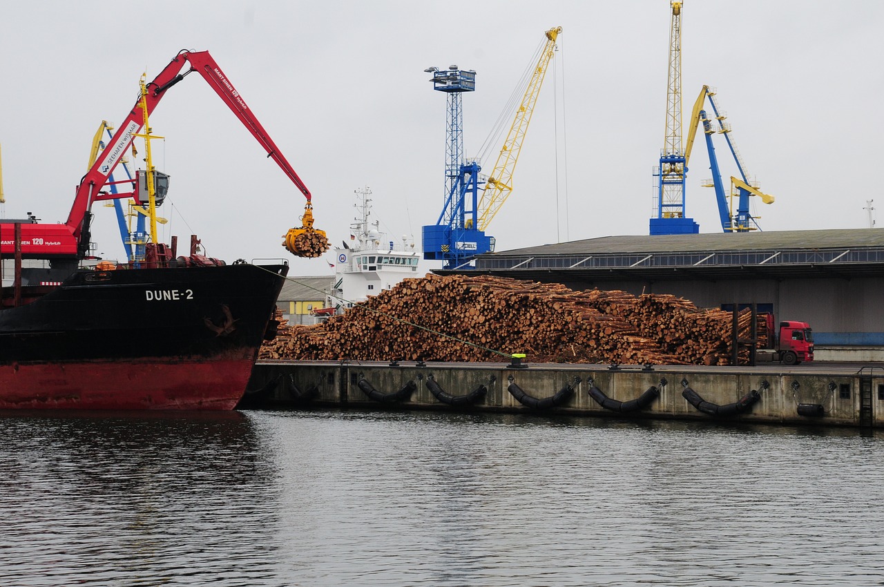 crane port wood free photo