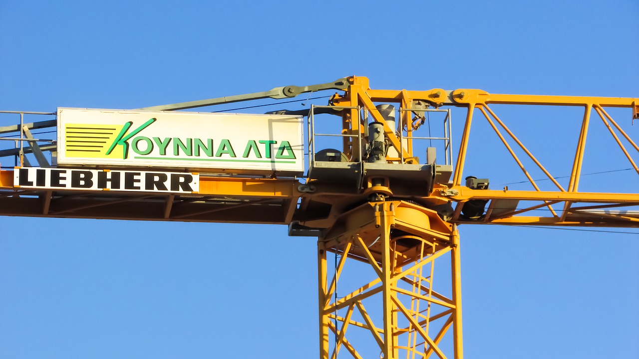crane lifting construction free photo