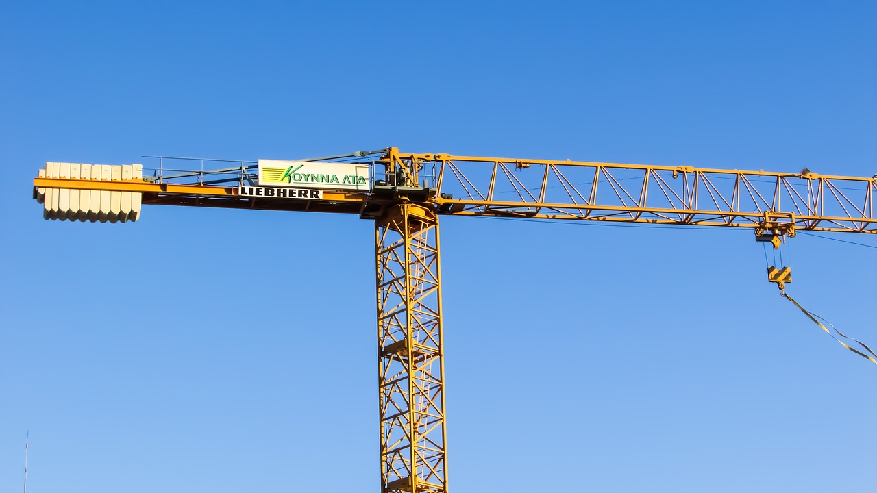 crane lifting construction free photo