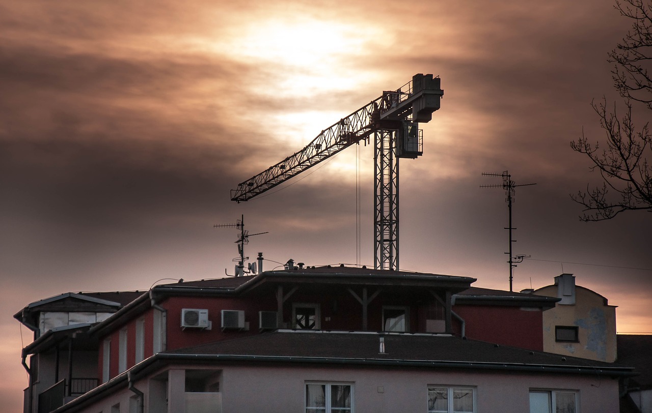 crane  building  sky free photo