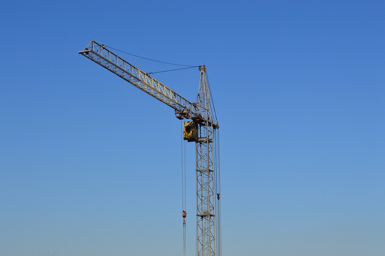 crane construction housing free photo