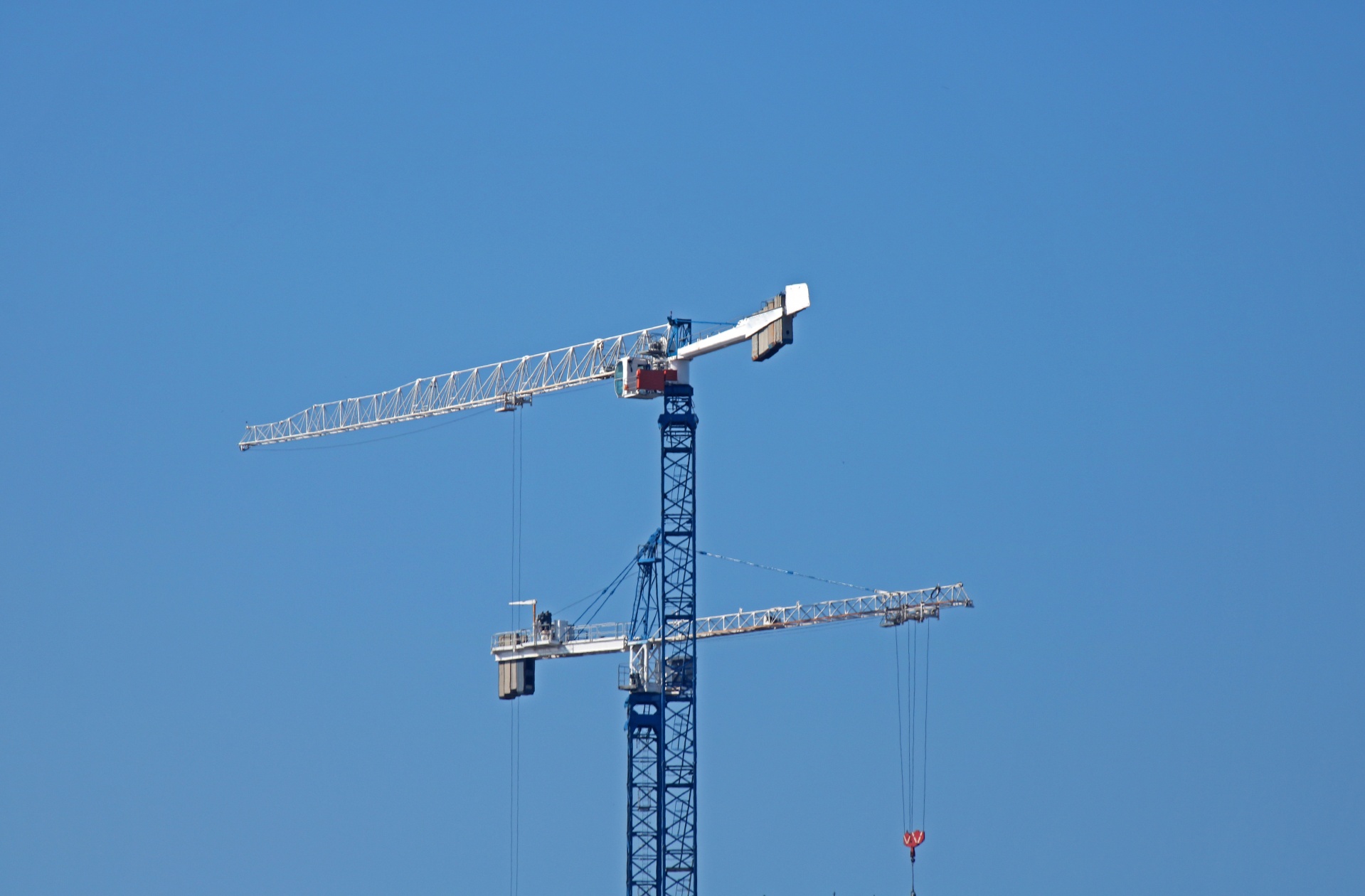 crane tall building free photo