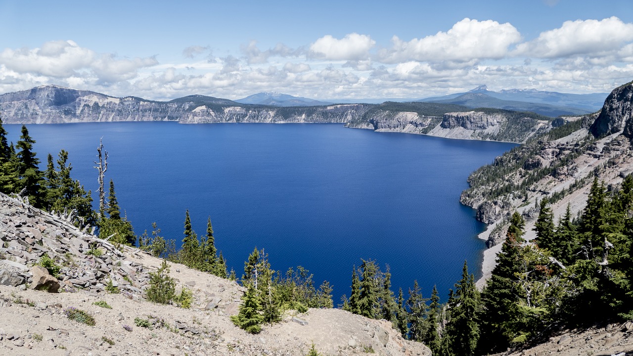 crater lake mountains scenic free photo