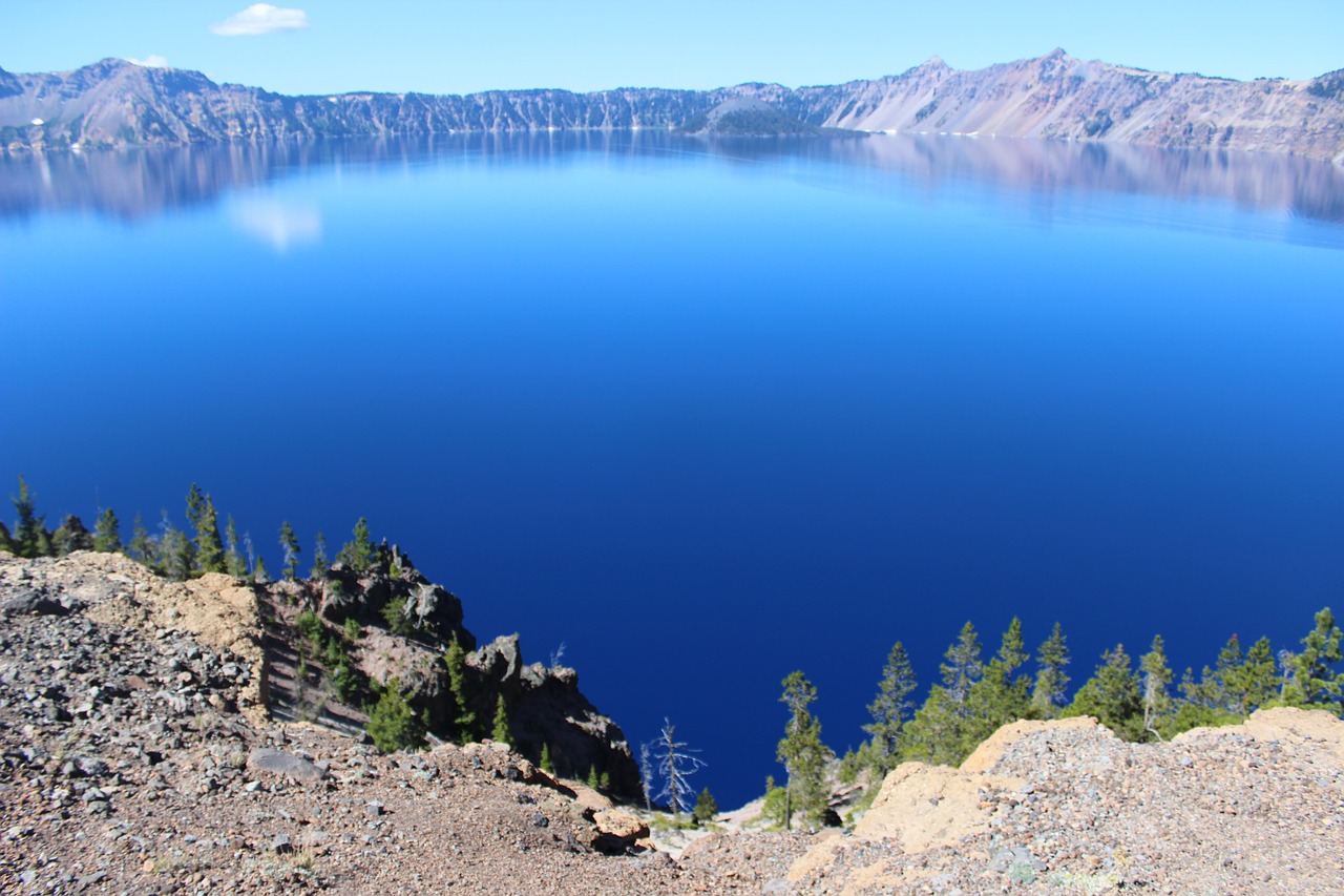 crater lake  beauty  nature free photo