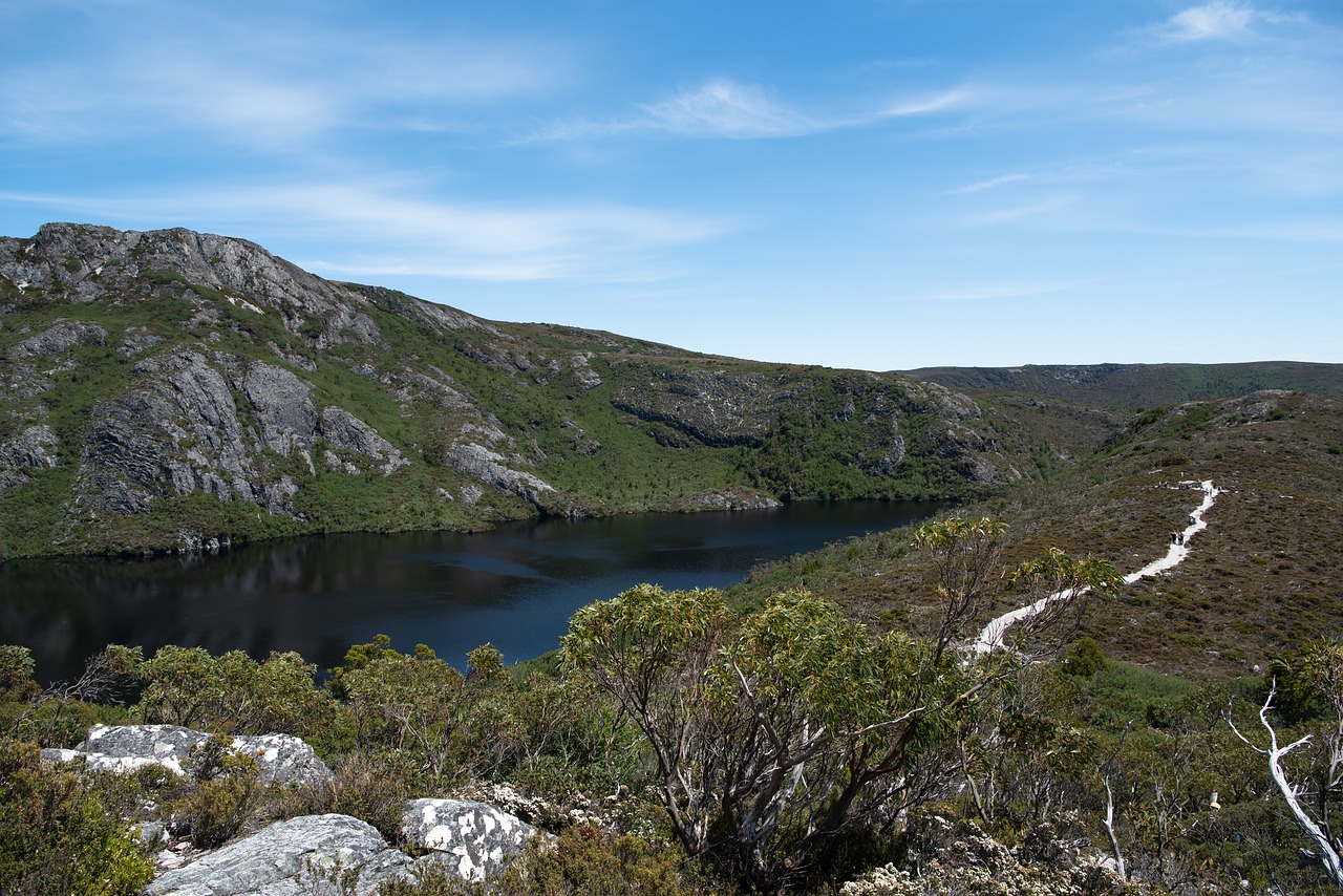 crater lake  tasmania  cradle mountain free photo