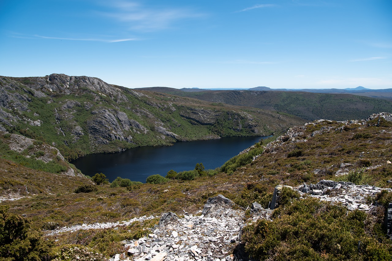 crater lake  tasmania  cradle mountain free photo