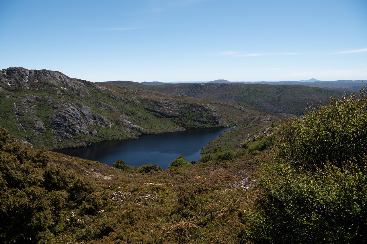 crater lake  tasmania  scenery free photo