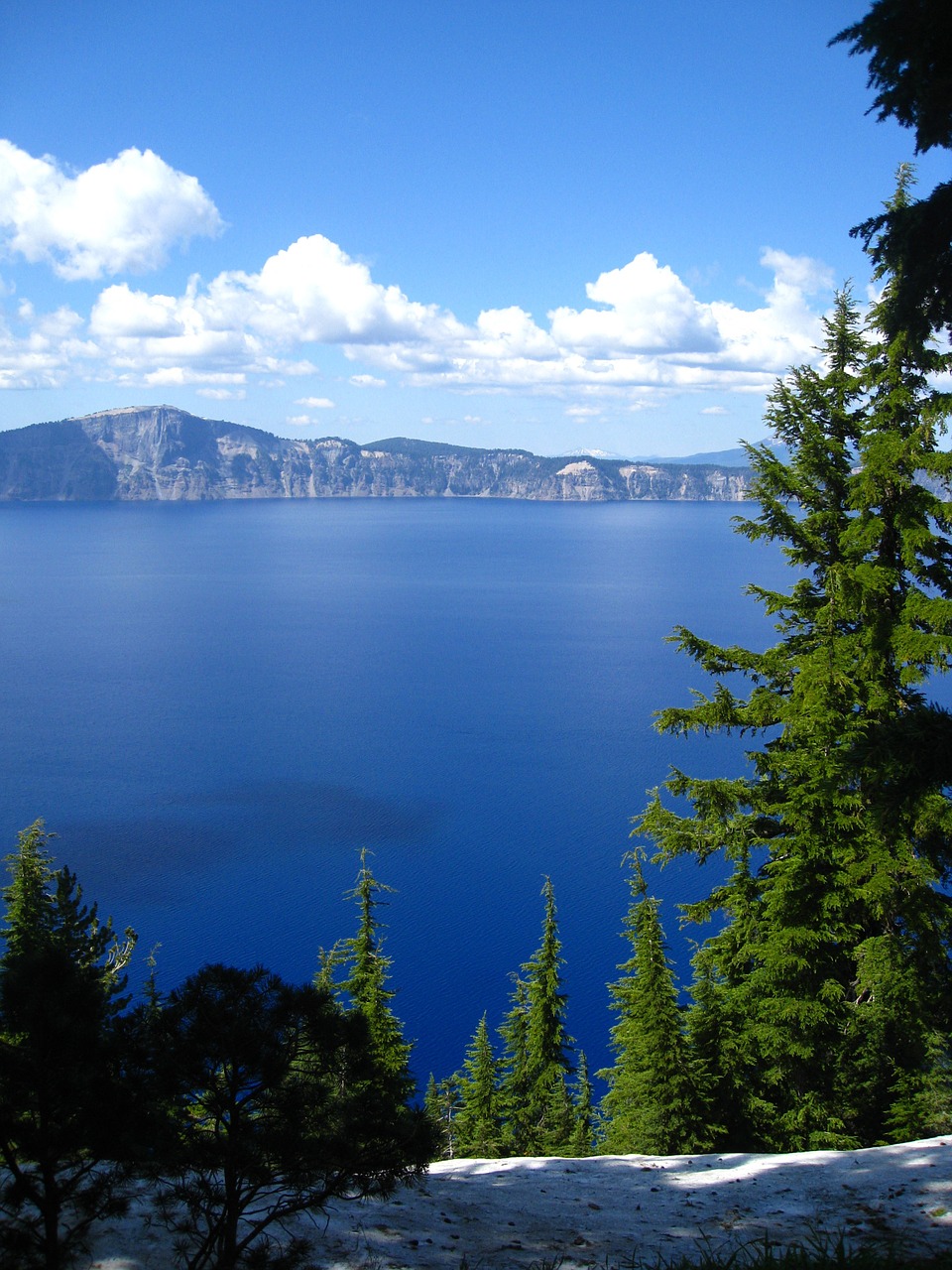 crater lake cascade mountains national park free photo