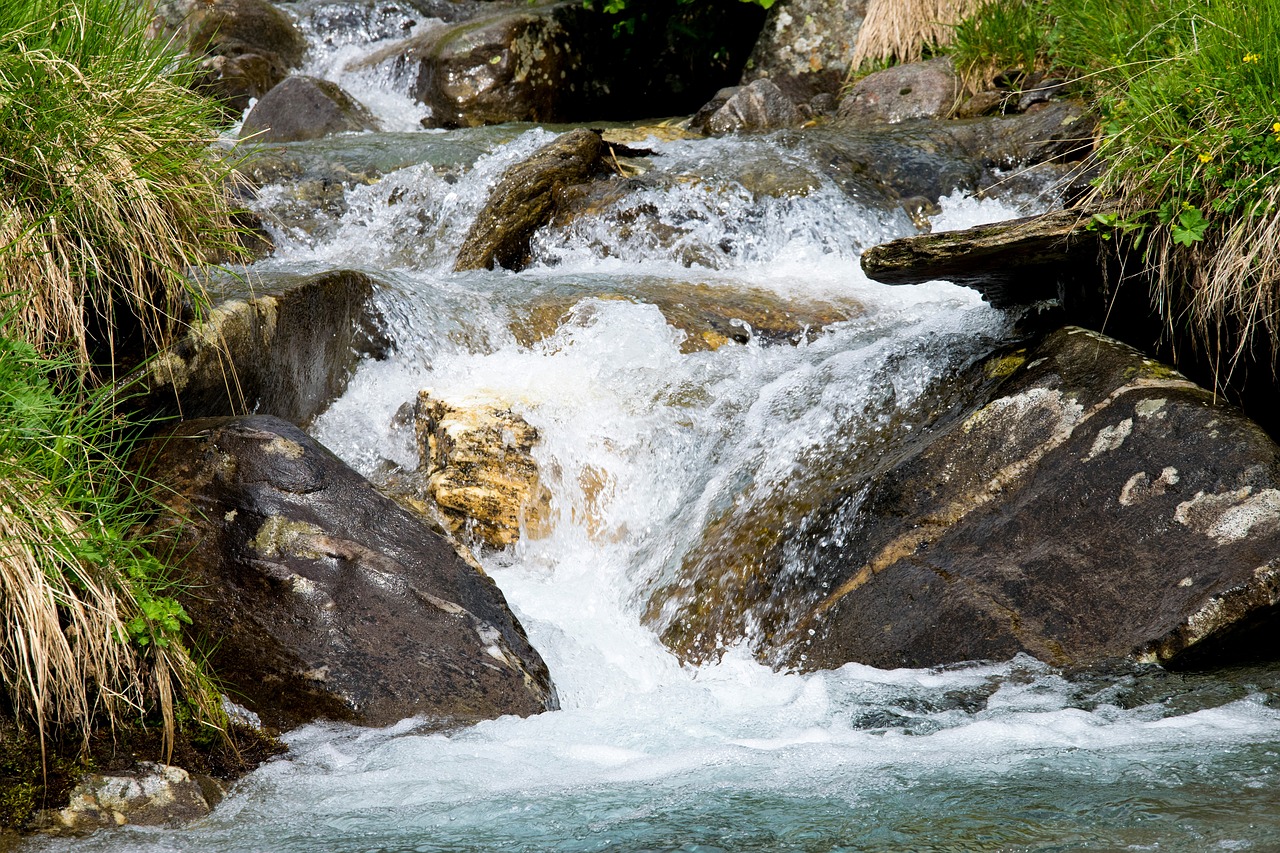 creek water splash free photo