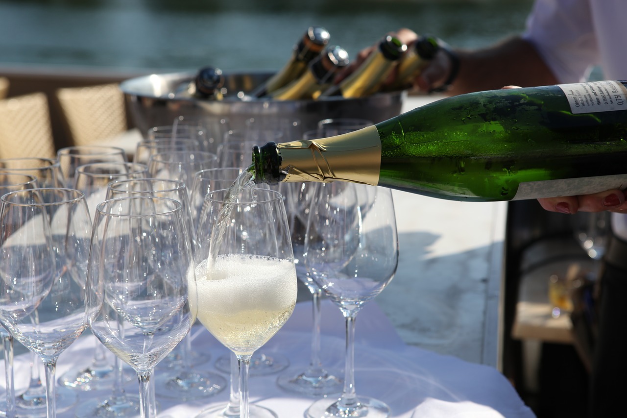 cremant  summer party  champagne glass free photo