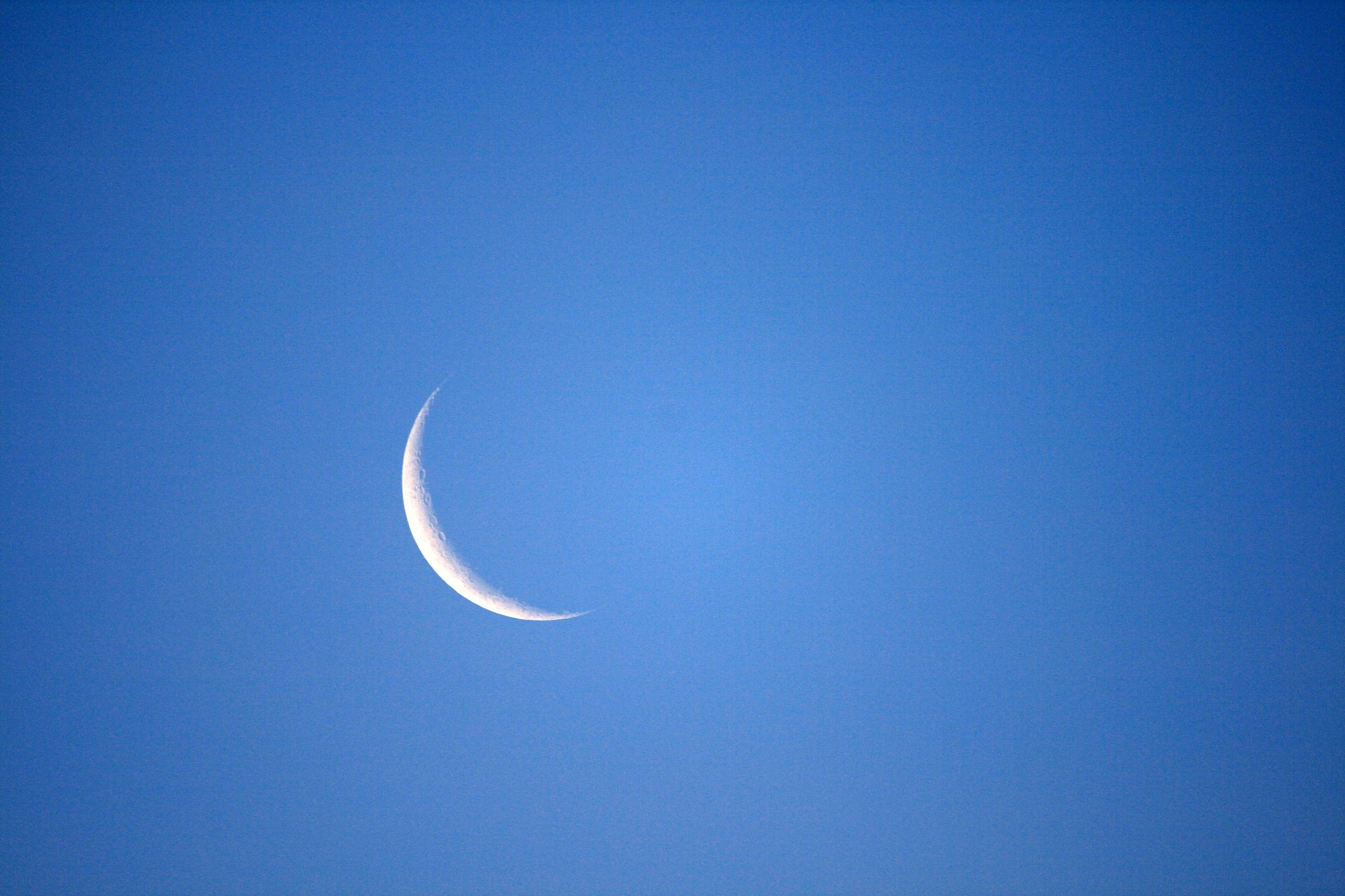 sky moon sliver free photo