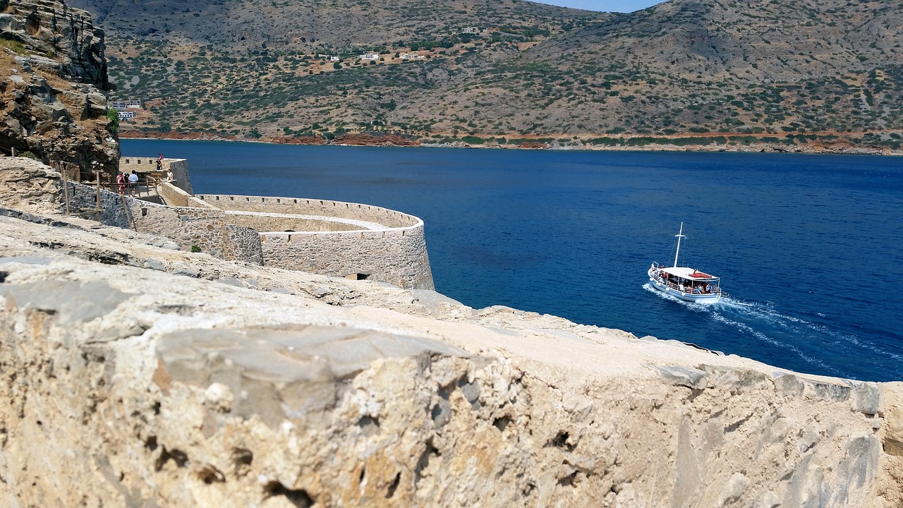 crete  water  ship free photo