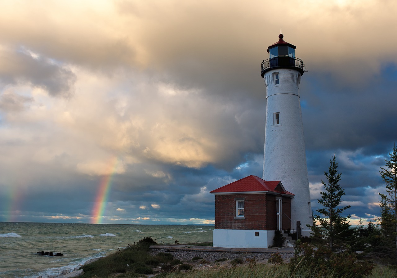 crisp point lighthouse  lighthouse  crisp point free photo