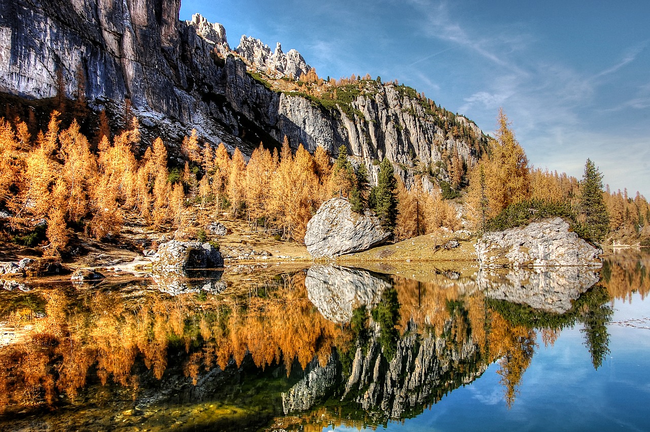 croda da lago  dolomites  italy free photo