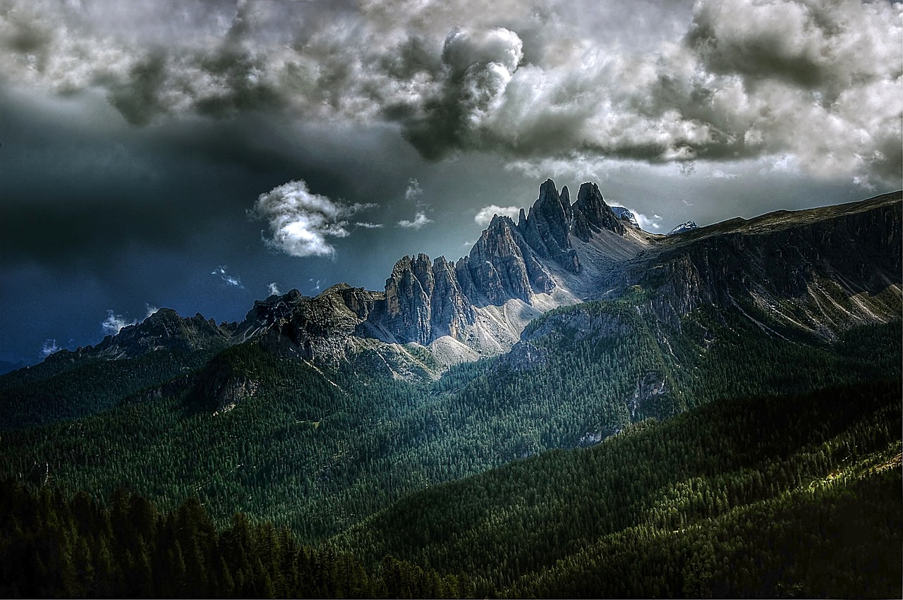 croda da lago  dolomites  italy free photo