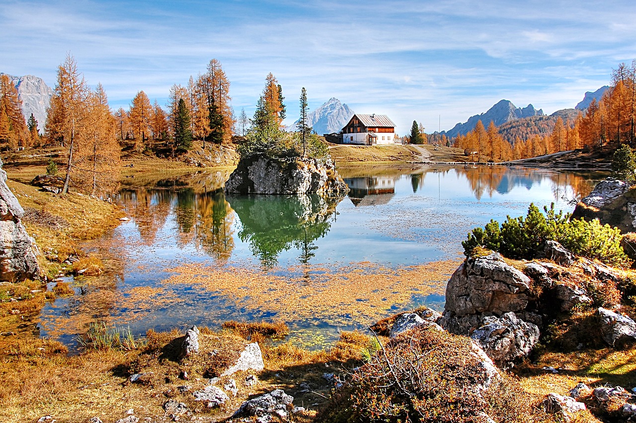 croda da lago  dolomites  italy free photo