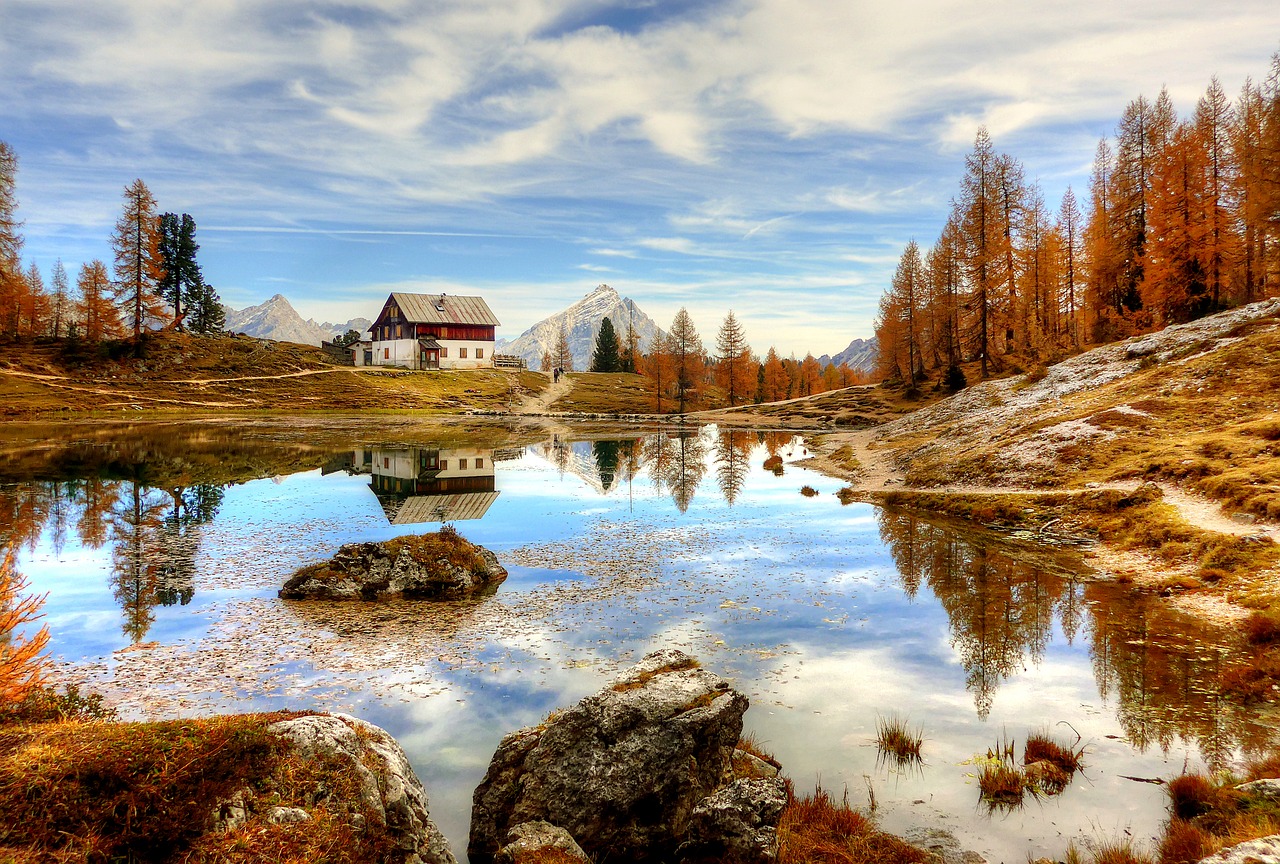 croda da lago  dolomites  italy free photo