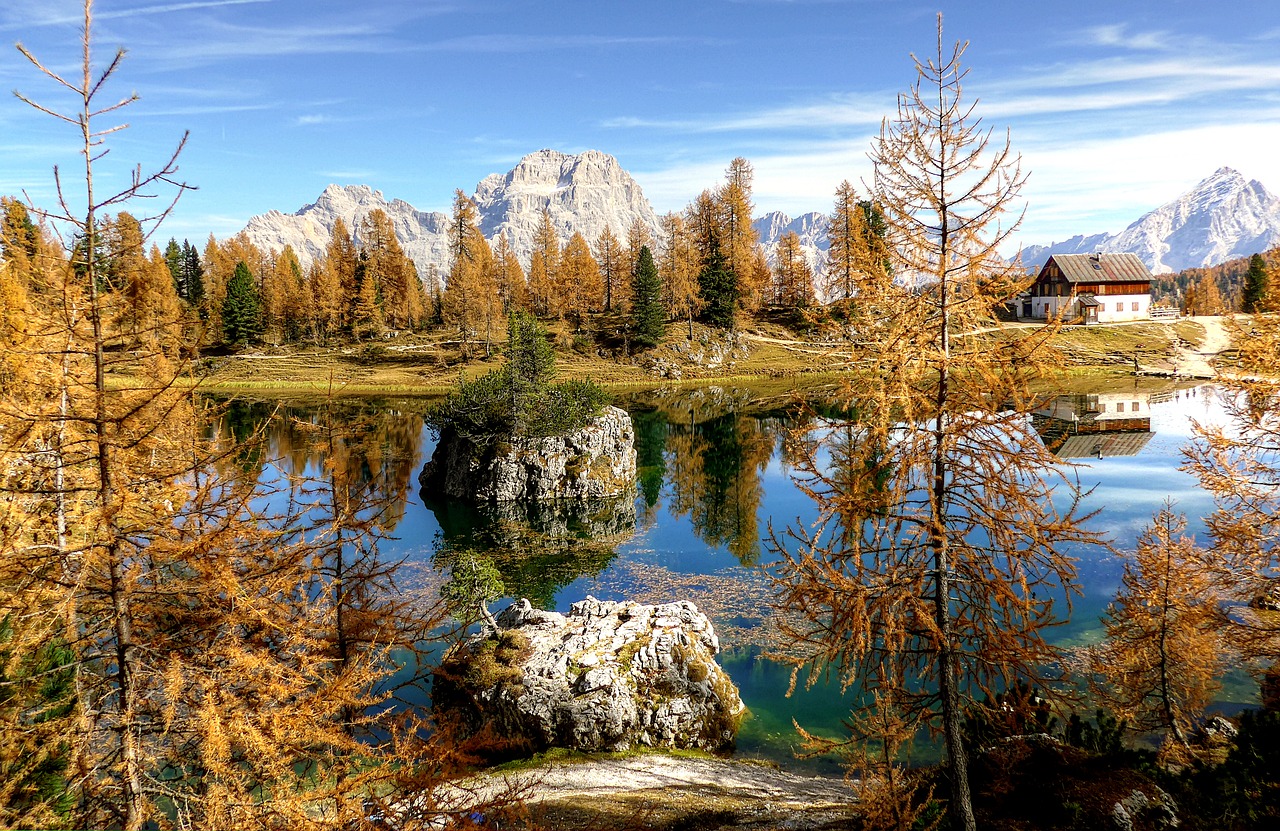 croda da lago  dolomites  italy free photo