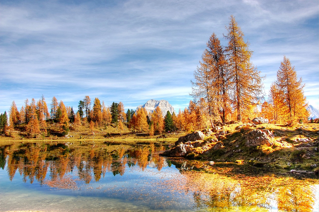 croda da lago  dolomites  italy free photo