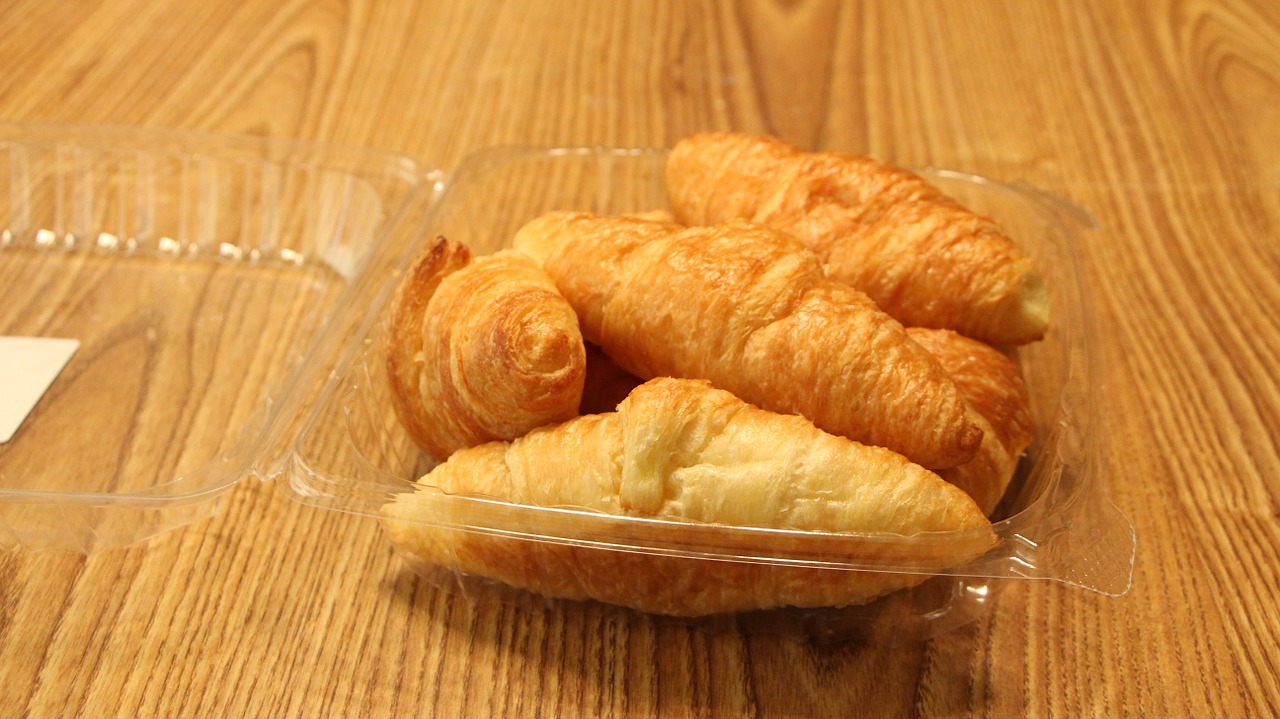 croissant delicious buttery free photo