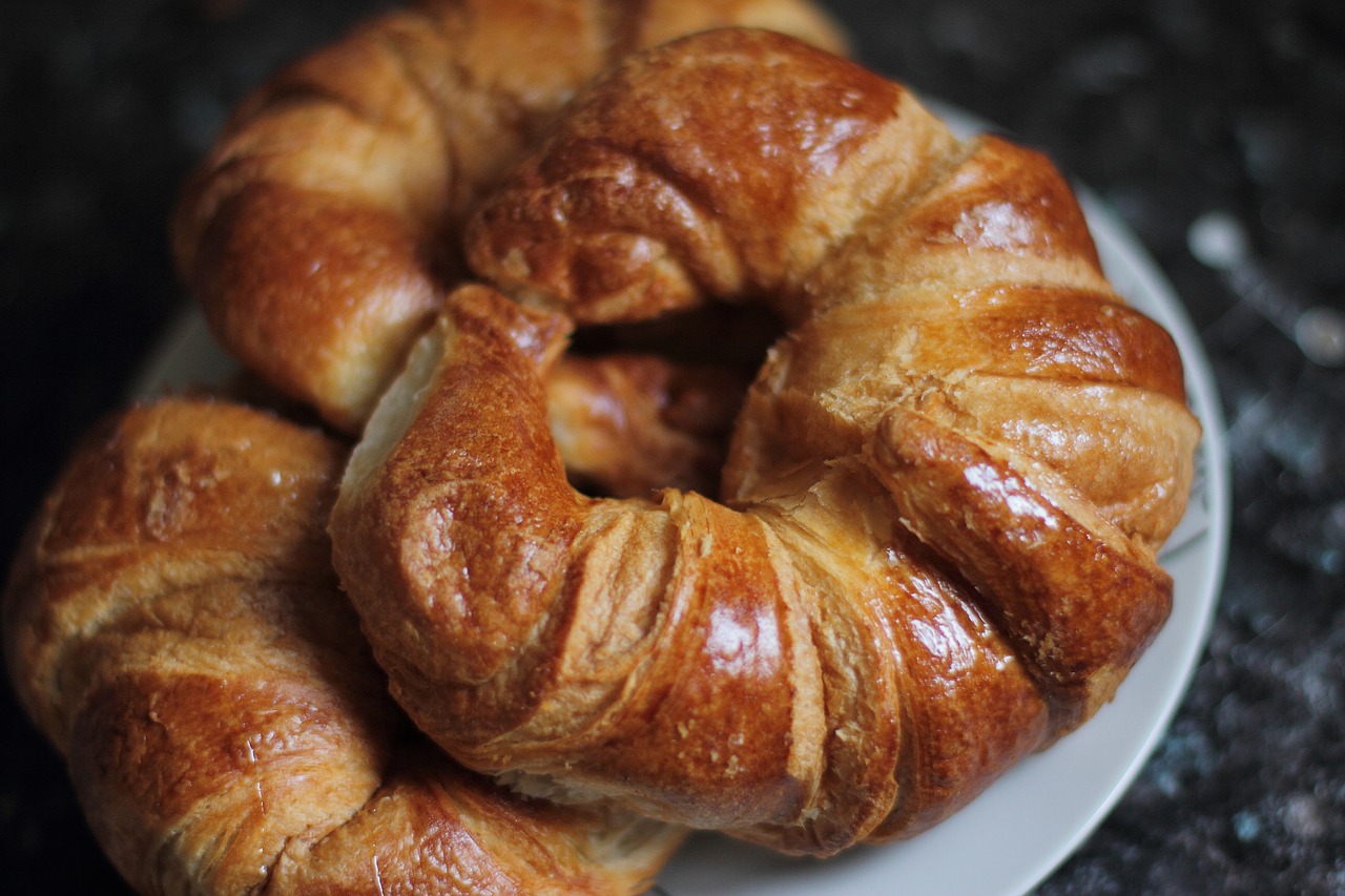 croissant  breakfast  pastry free photo