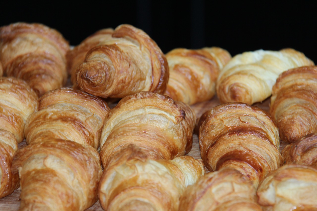 croissant  baked goods  breakfast free photo