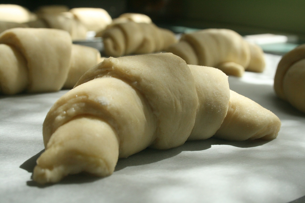 croissants rolls cressent free photo