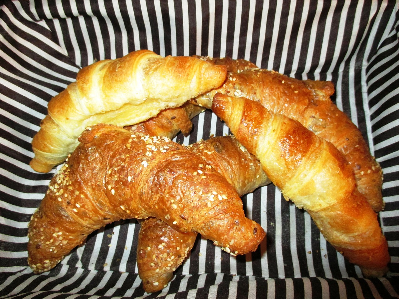croissants croissant baked goods free photo