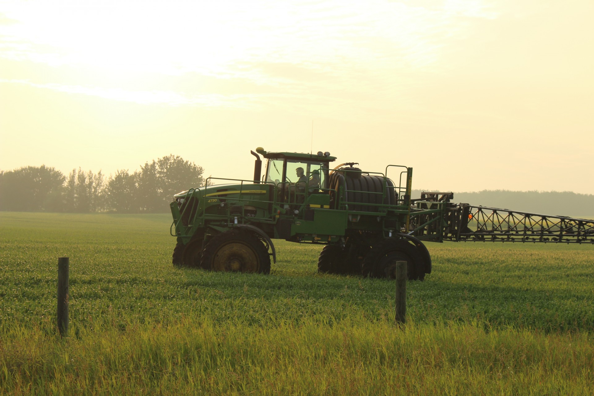 crop sprayer tractor free photo