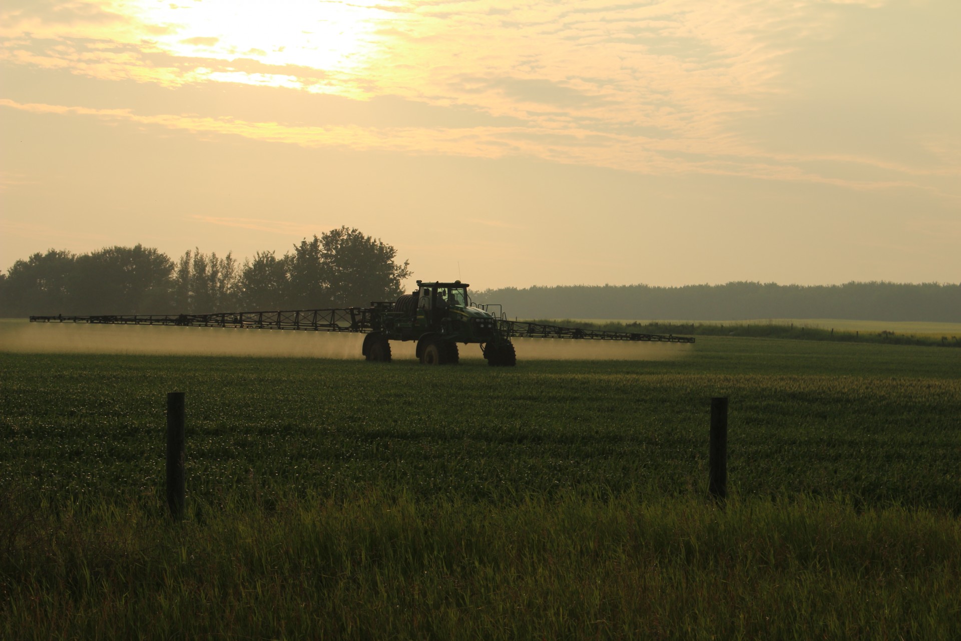 crop sprayer tractor free photo