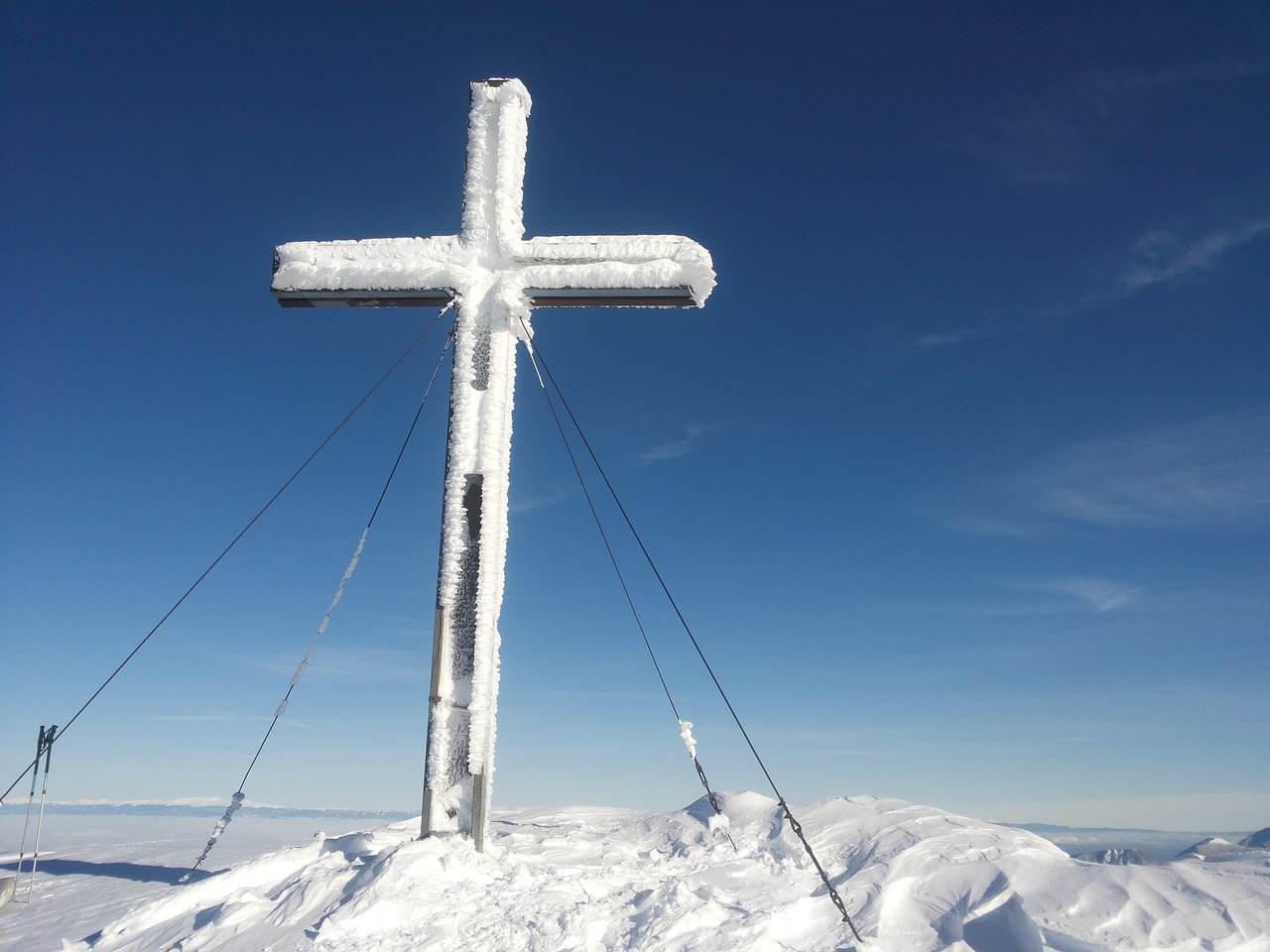 cross summit snow free photo