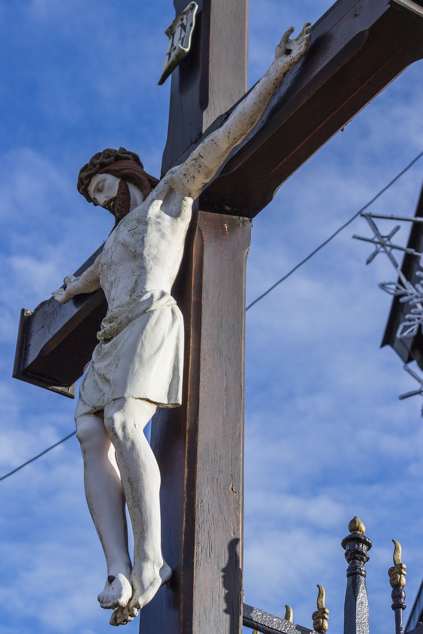 cross crucifix jesus free photo