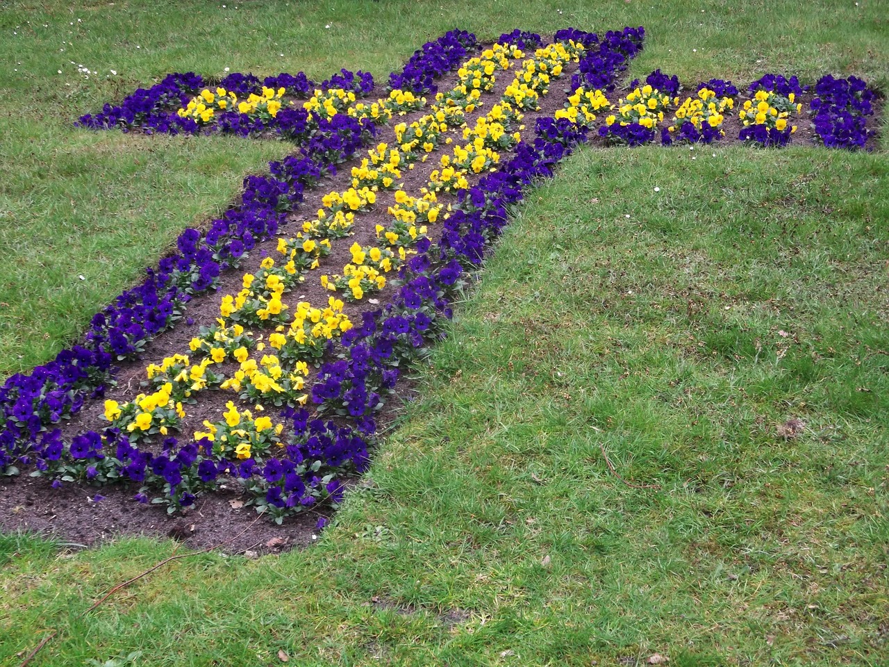 cross flowers religion free photo