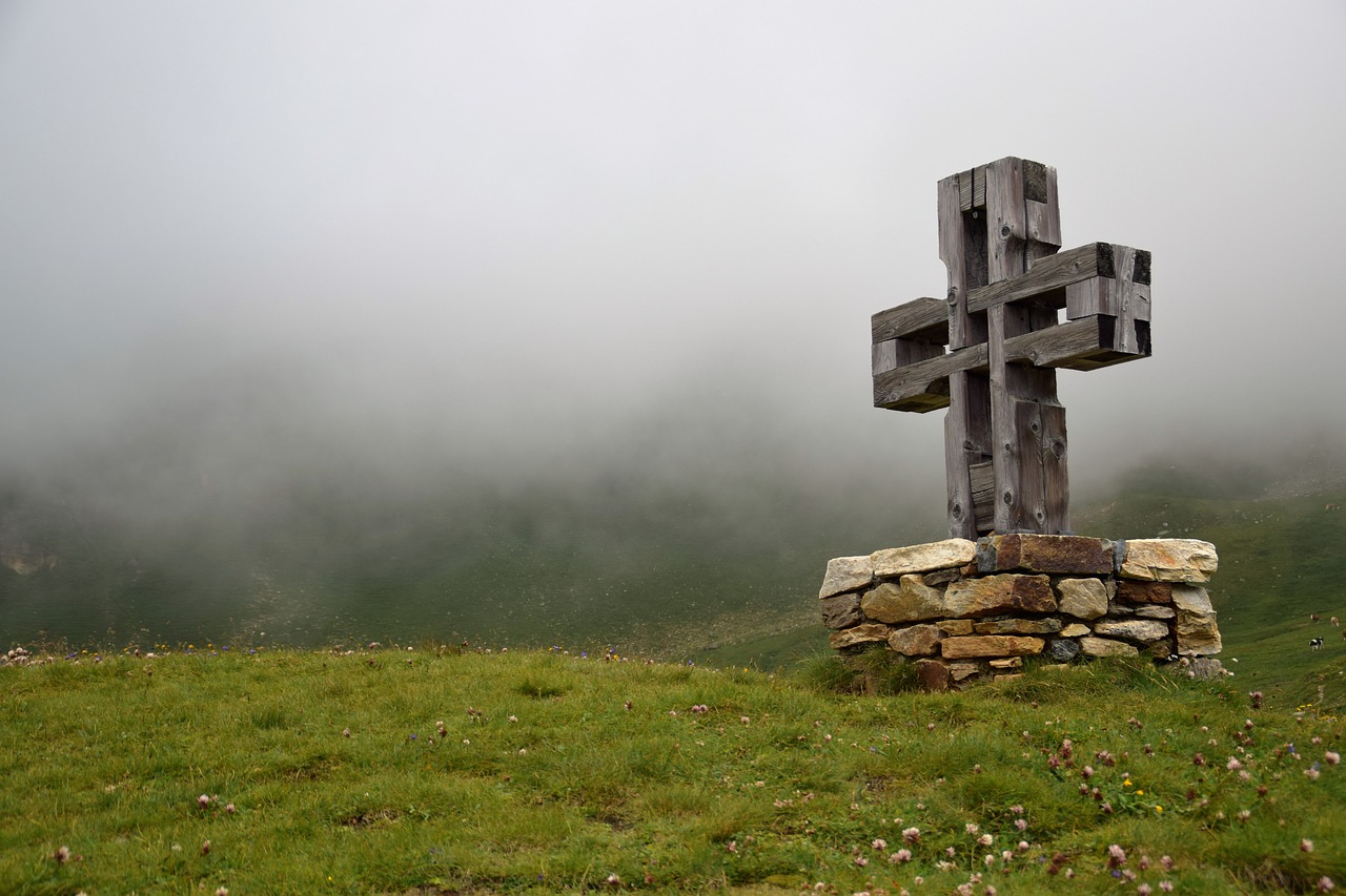 cross grass fog free photo