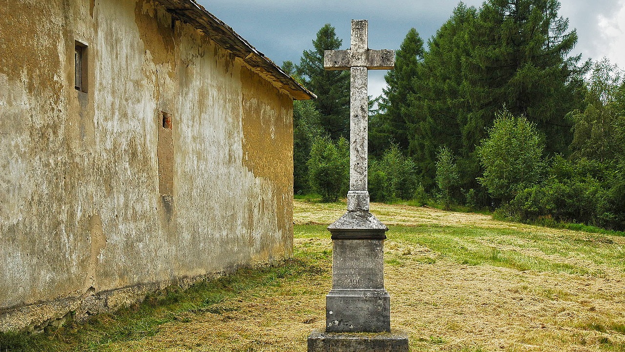 cross country old building free photo