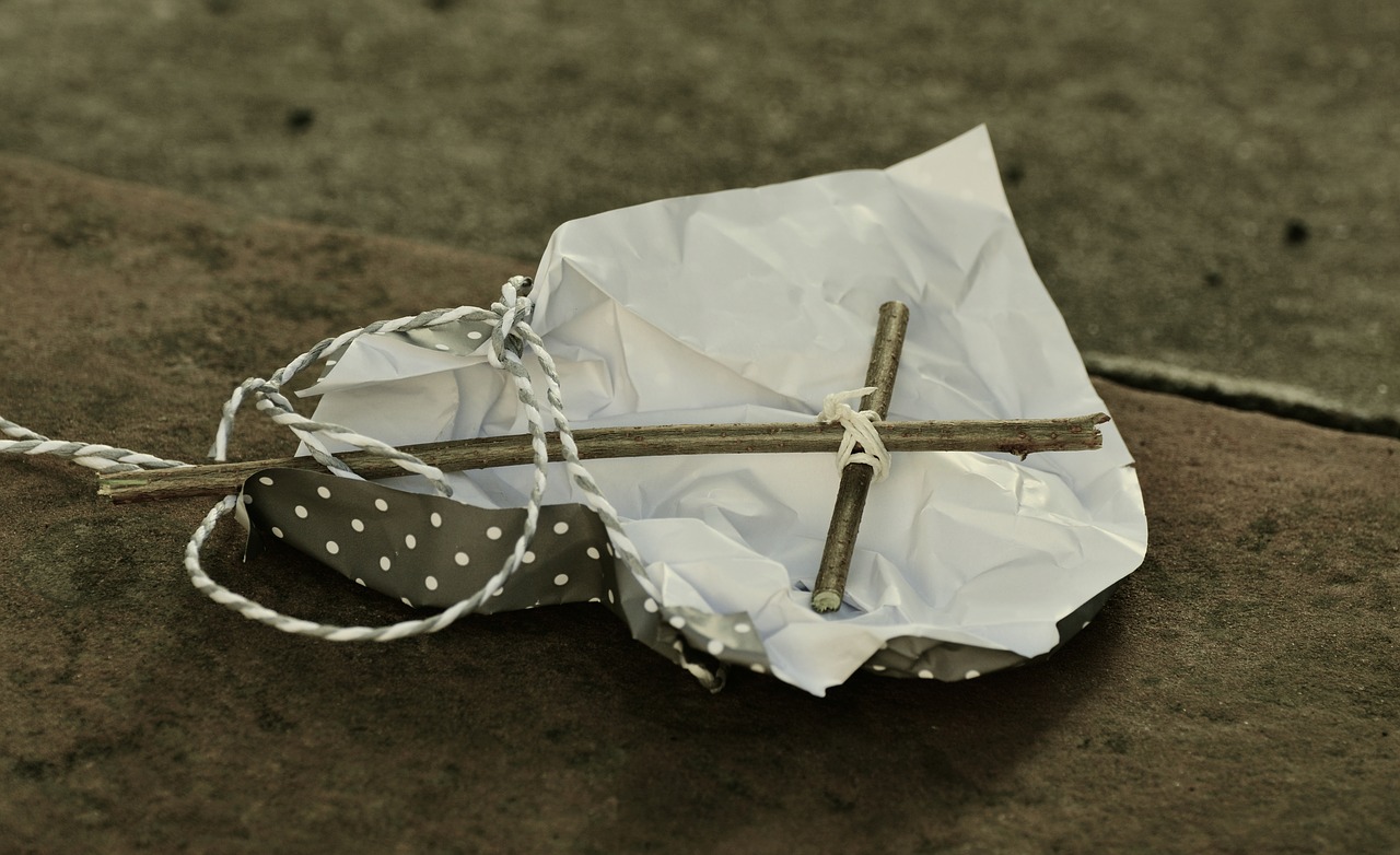 cross symbol gift free photo