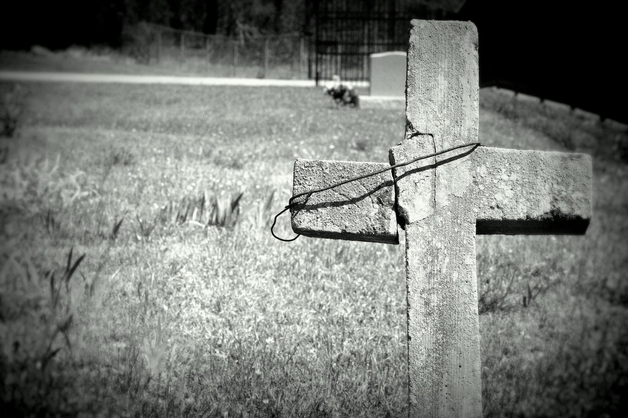 cross creepy graveyard free photo