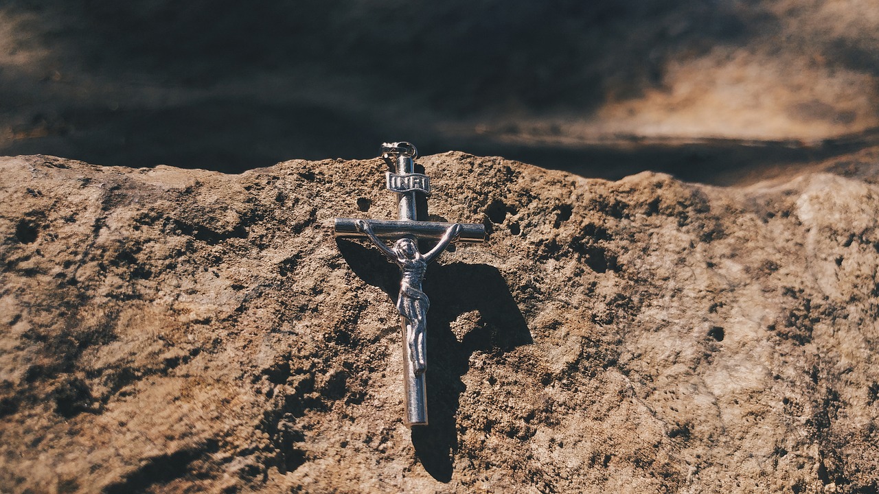 cross jesus jewelry free photo