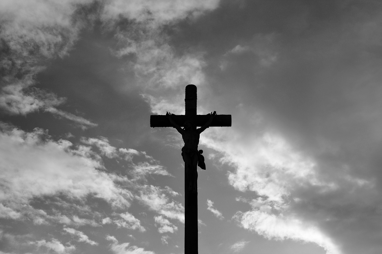 cross jesus christ photo black white free photo