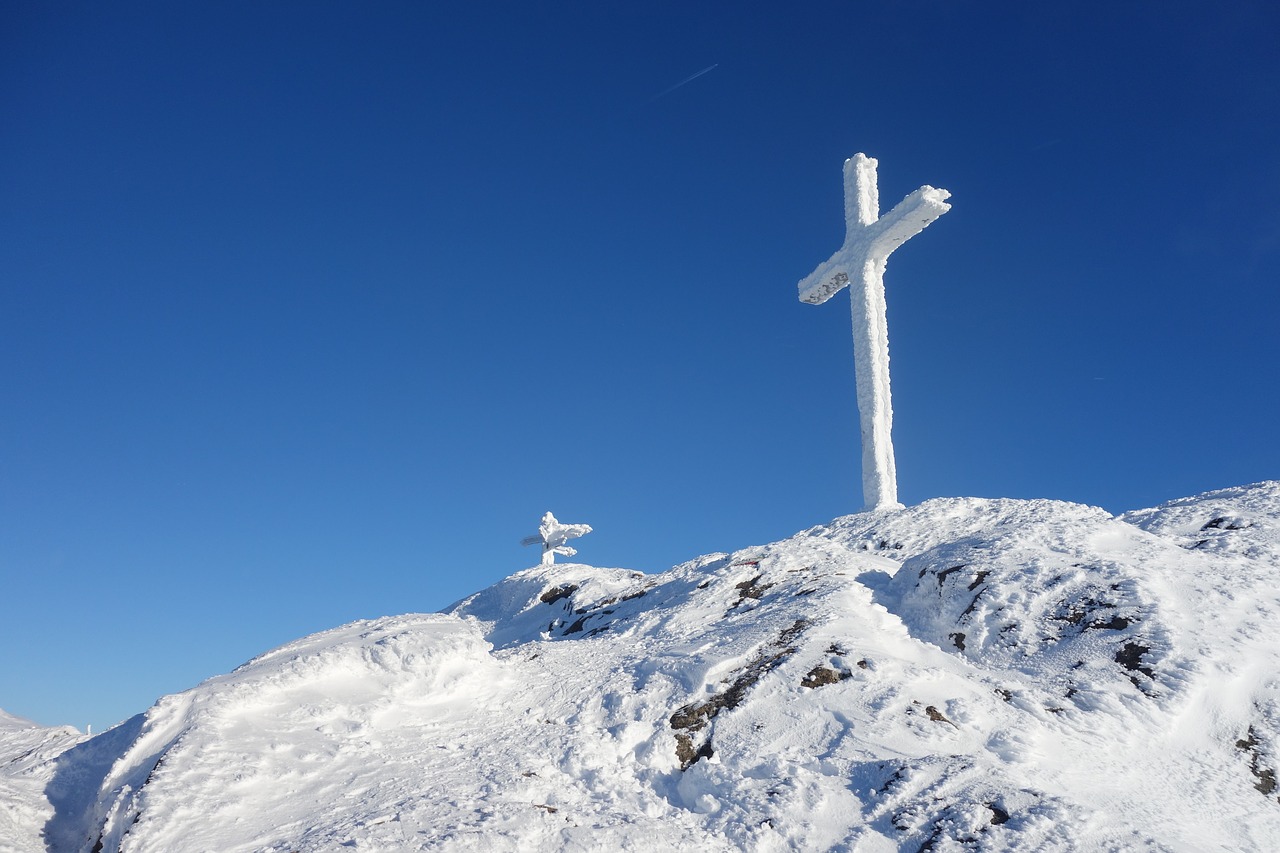 cross winter landscape snow free photo