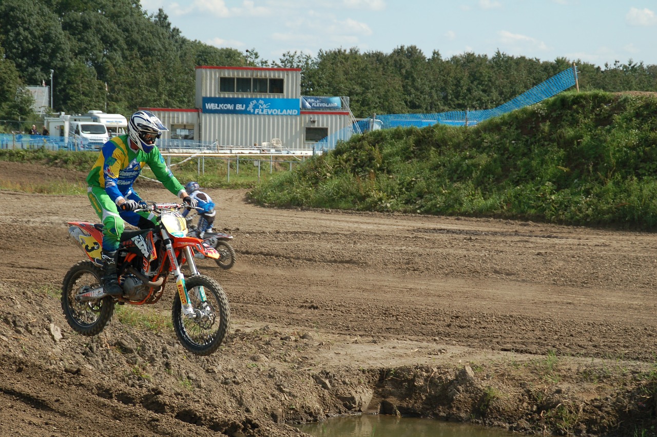 cross motorcycle action free photo