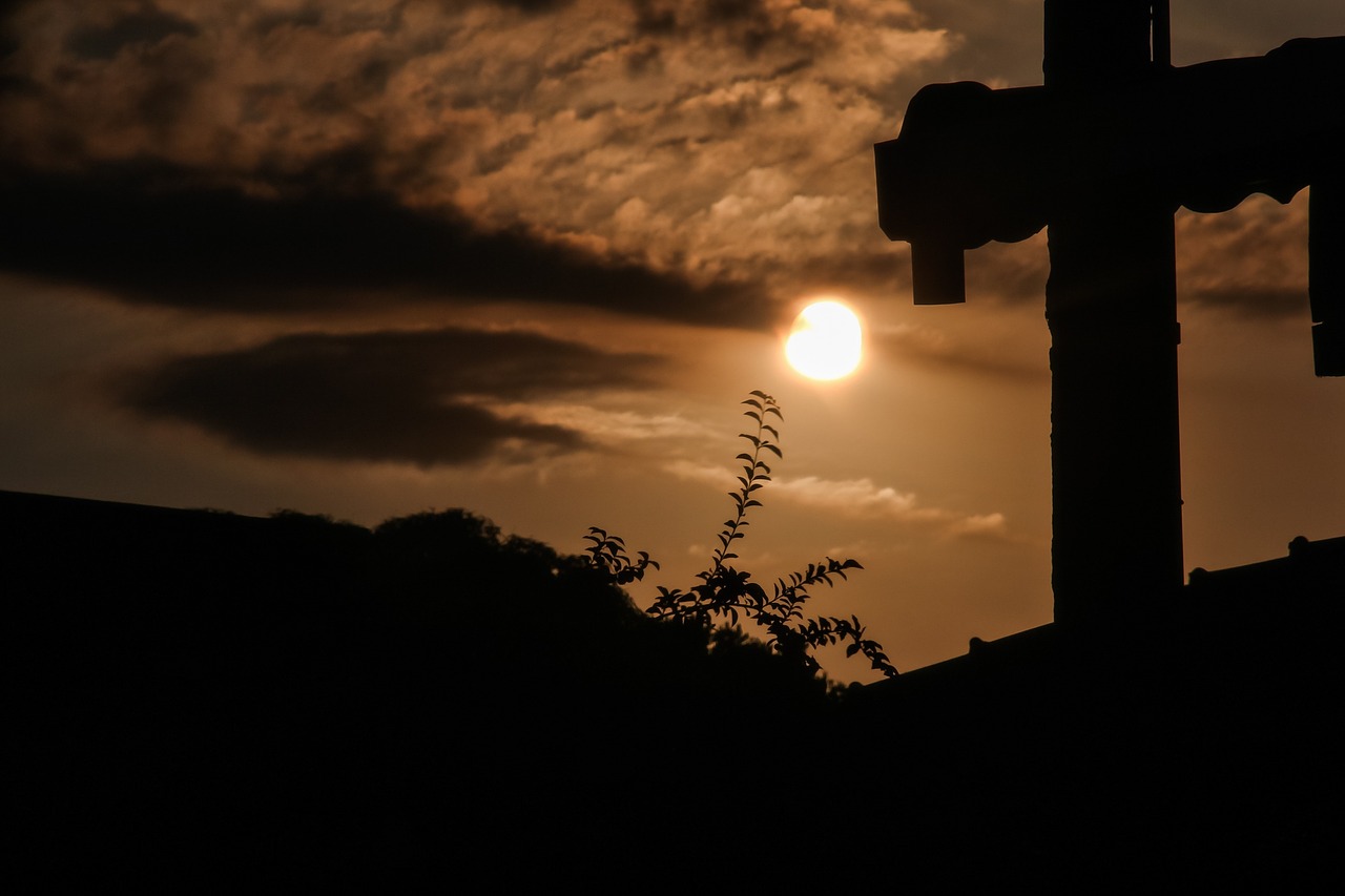 cross sun shadow free photo