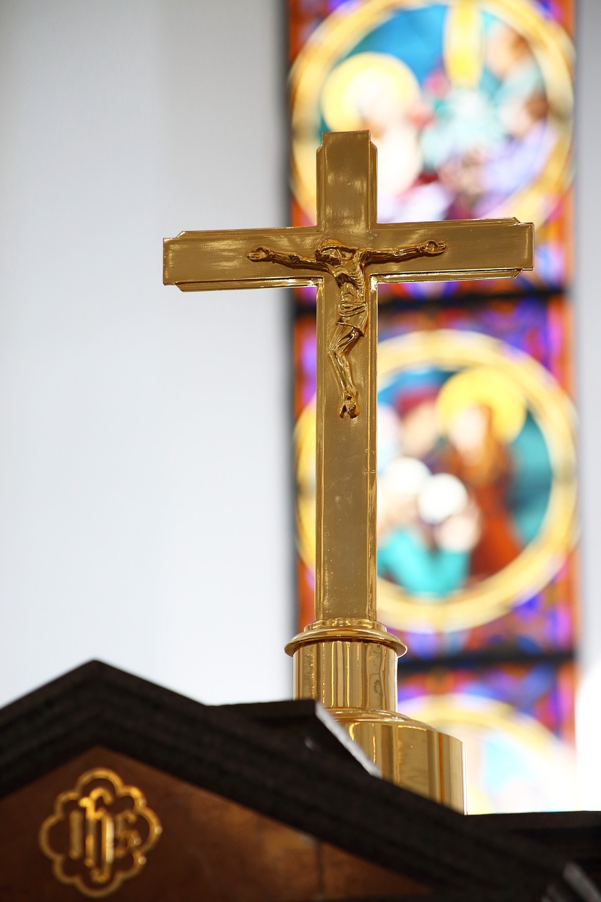 cross crucifix altar free photo