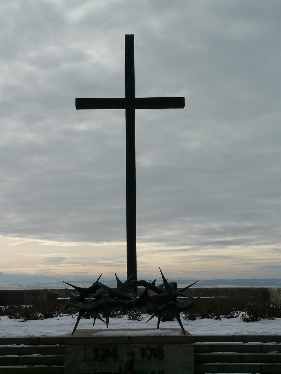 cross lerchenberg war cemetery free photo