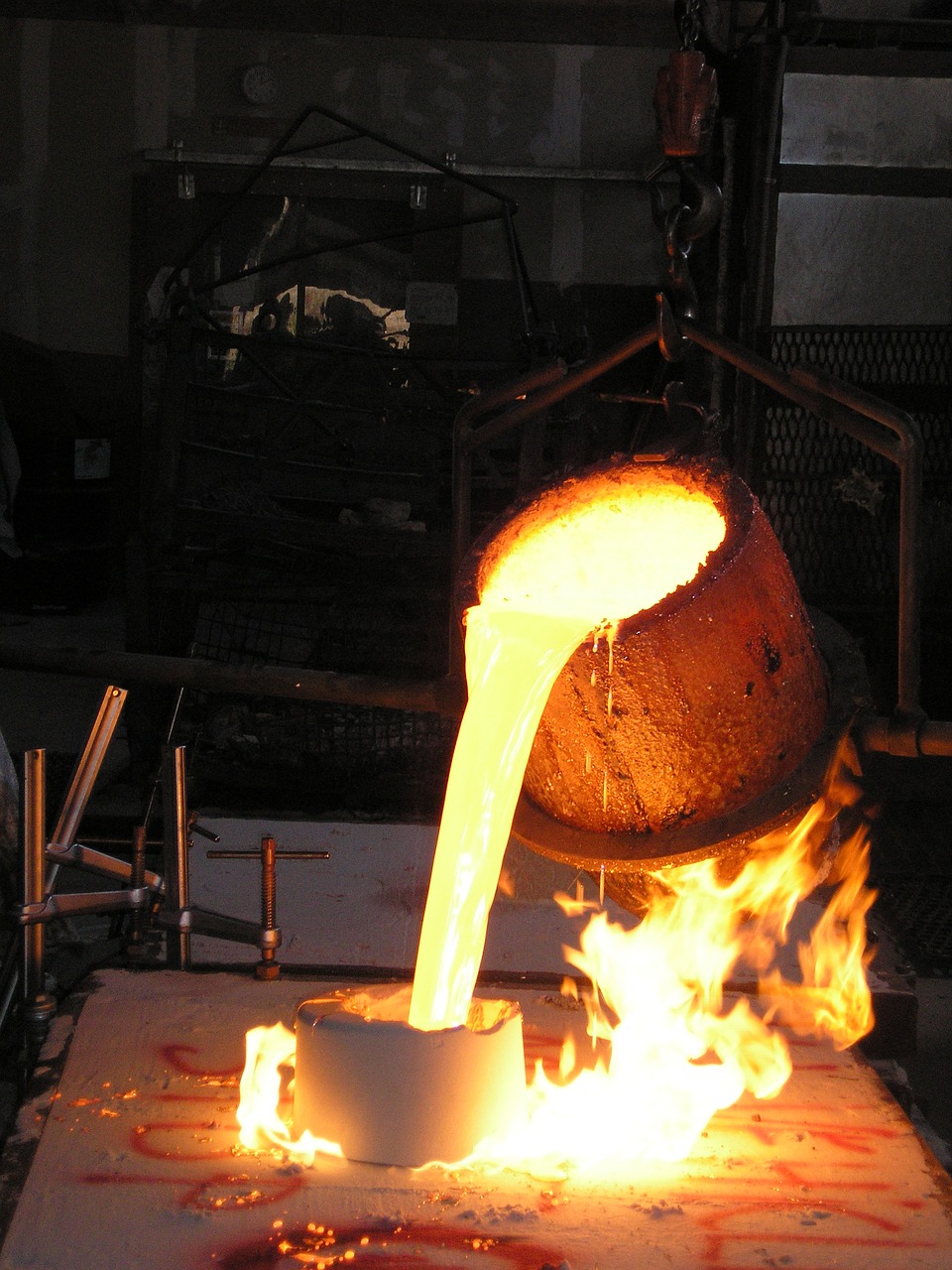 crucible foundry molten free photo