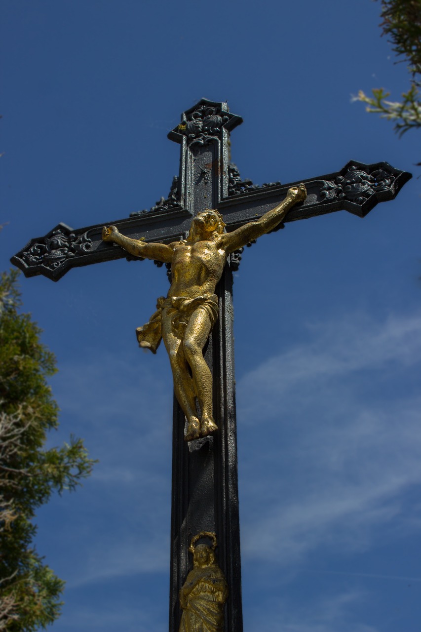 crucifix cross jesus free photo