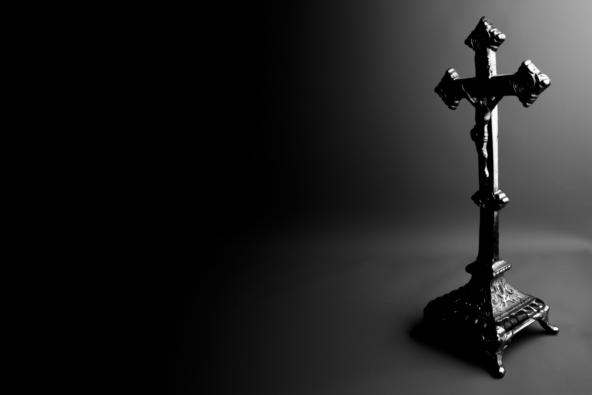 crucifix catholicism symbol free photo