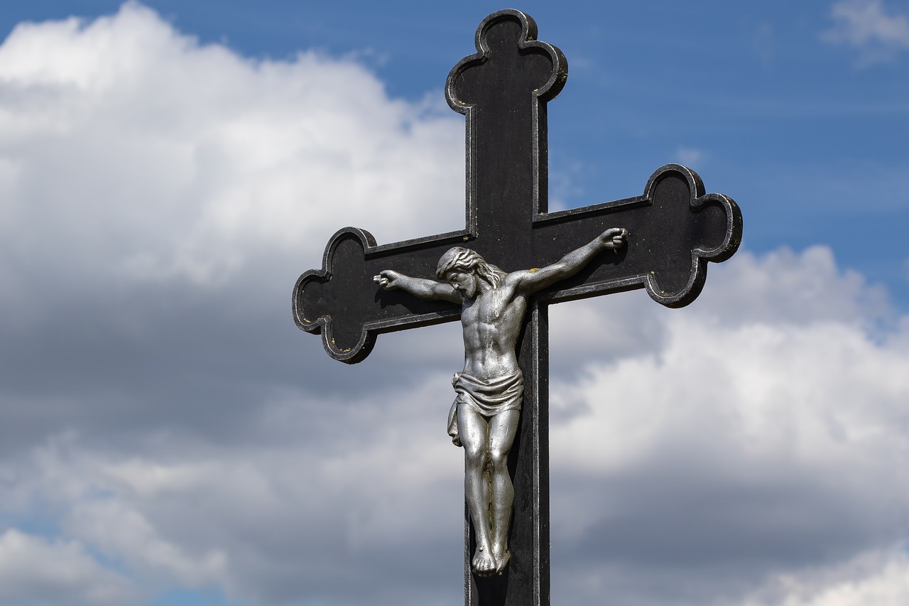 crucifix  wayside cross  corridor cross free photo