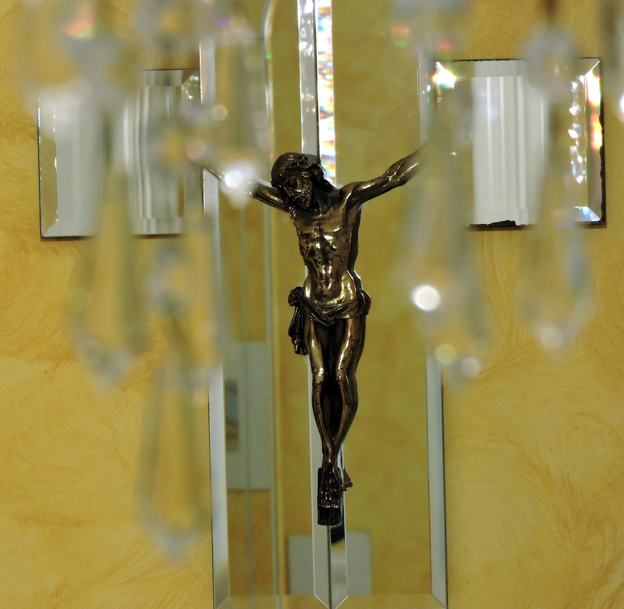 crucifix jesus mirror free photo